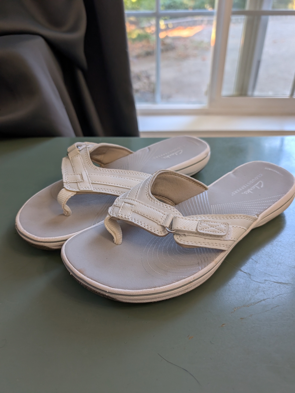 Clarks Women's White Comfort Thong Sandals